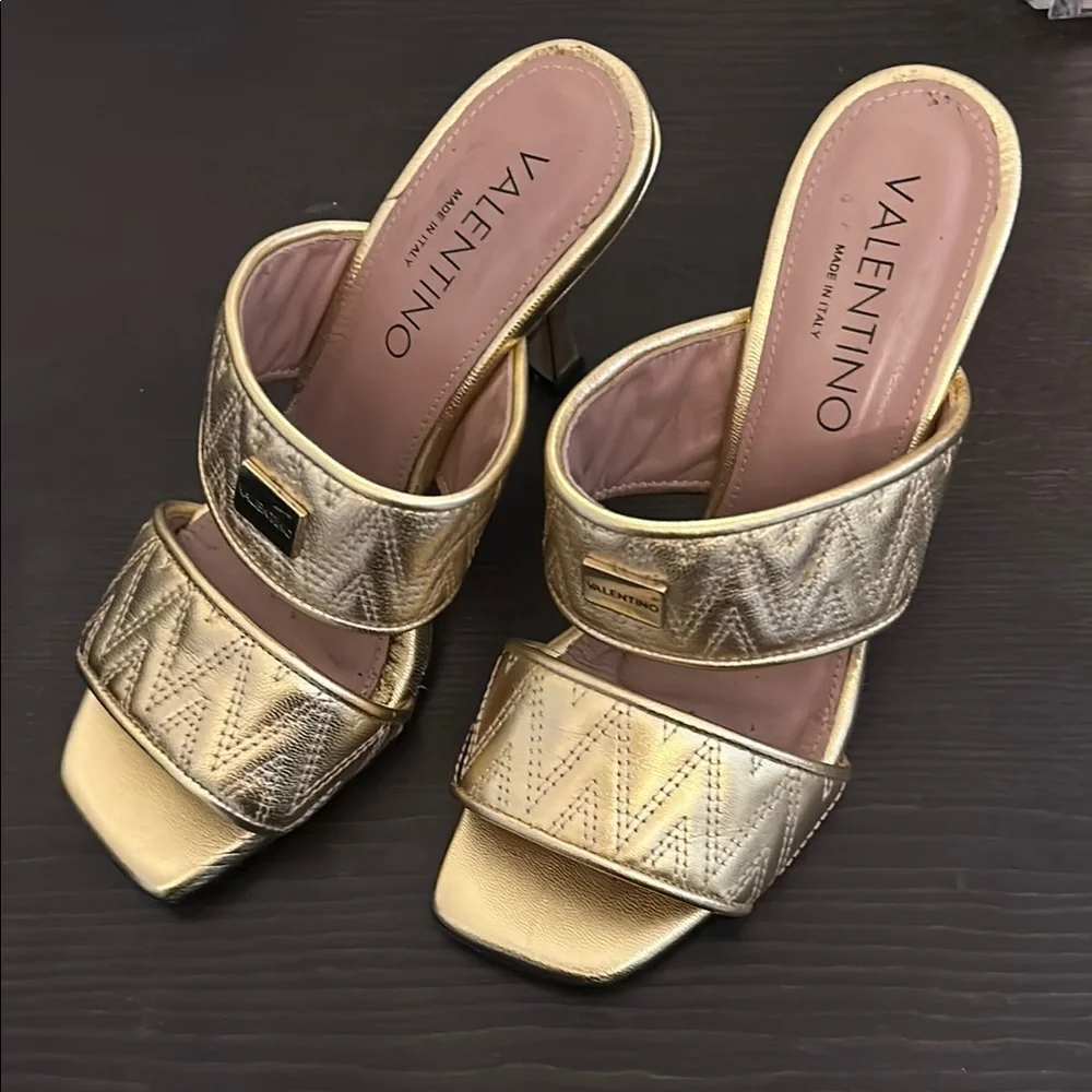 Valentino by Mario Valentino - Gold Heels Modern Geometric Design - Picture 1 of 3